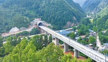 西十高铁陕西段全线隧道贯通