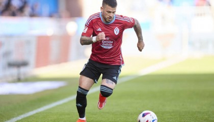 生殖器被咬伤！巴萨旧将卡莱斯为狗劝架 惨遭袭击住院治疗