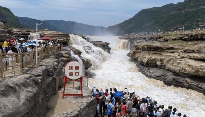 陕西壶口瀑布红色演艺掀暑期旅游热，中高考学子夏日可免费畅游