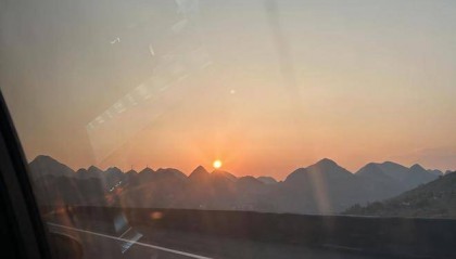 一些预测分析明天大盘走势如下：