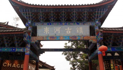 妈妈带孩子一家四口住民宿被商家回复称“三女一男”，涉事商家公开道歉