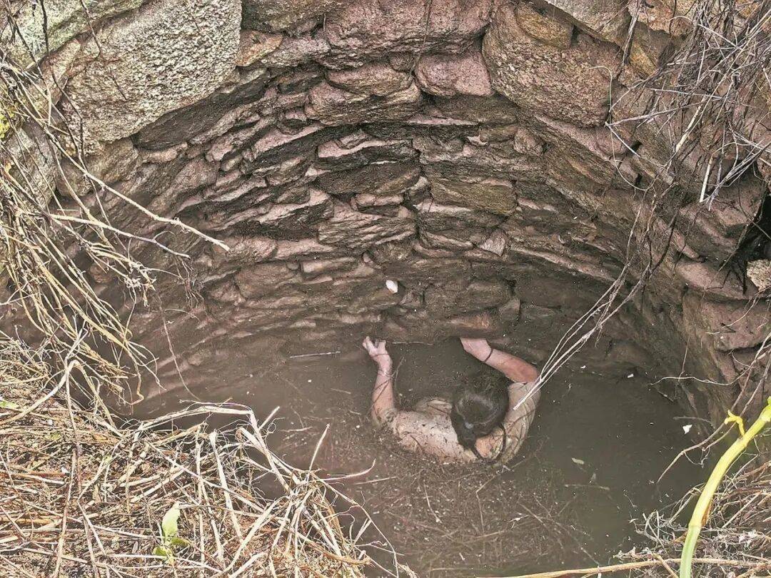 泉州坠井女子“54小时噩梦”：几条蛇爬身上，双侧肋骨骨折！绝望时靠一个信念坚持活下来……