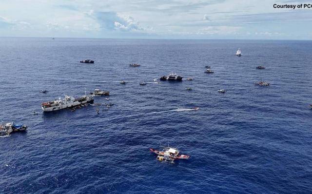难怪菲律宾装沉默，船员耳朵被划伤，举白旗求我海警水炮别喷了