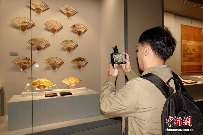 浙江杭州：中外媒体探访西湖 感受世界遗产之美